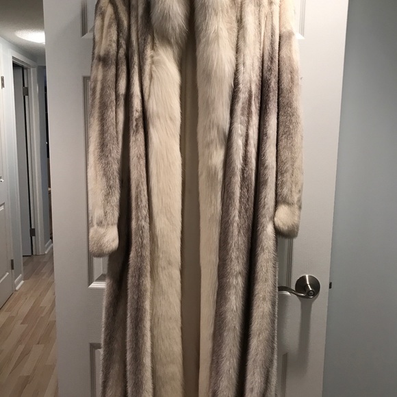 Mink coat, genuine cross mink full length coat. - Picture 1 of 4